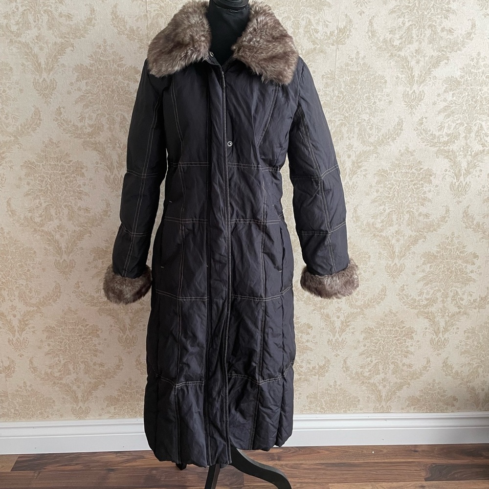 Laura Petite Elegant Black Puffer Coat with Faux Fur Trim